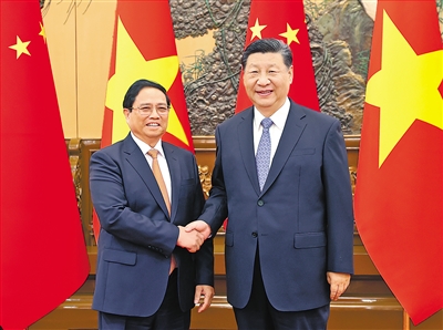 习近平会见越南总理范明政
