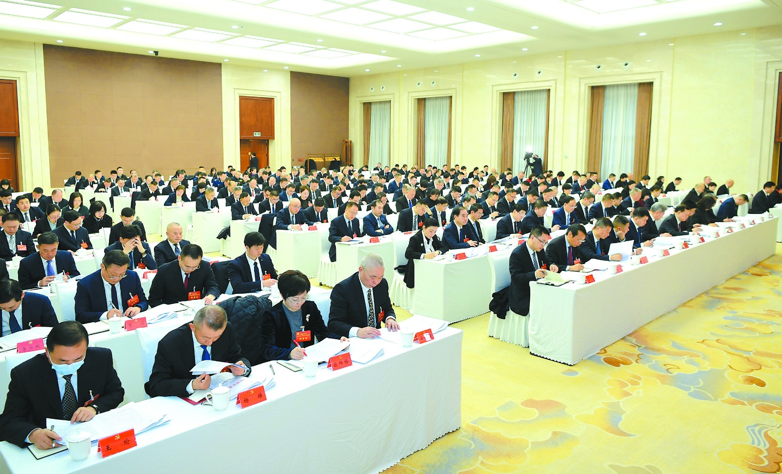 征程万里风正劲　重任千钧再出发&mdash;&mdash;市委七届十三次全会暨市委经济工作会议侧记