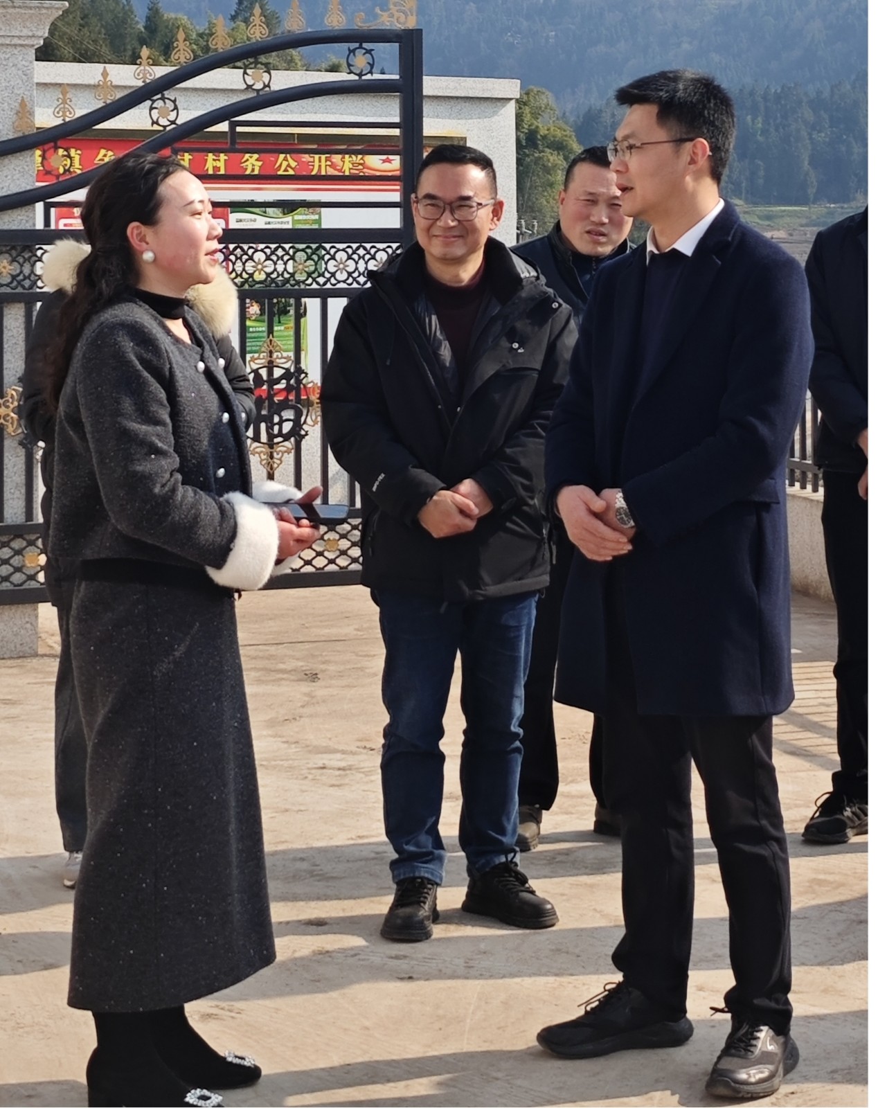 市委对外联络办深入开展结对帮扶工作