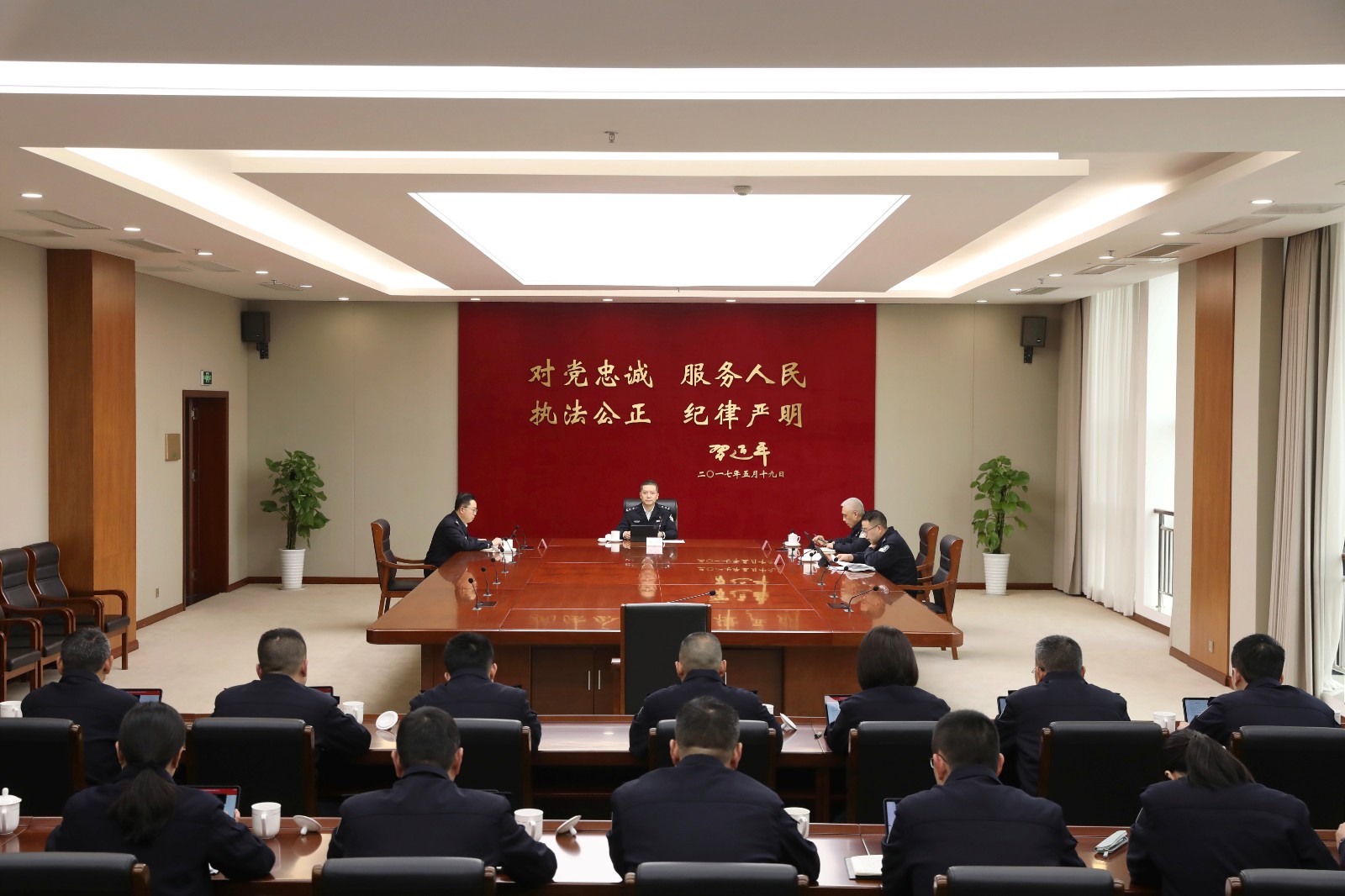 市公安局召开2025年下半年全面从严管党治警暨政治生态建设分析研判会