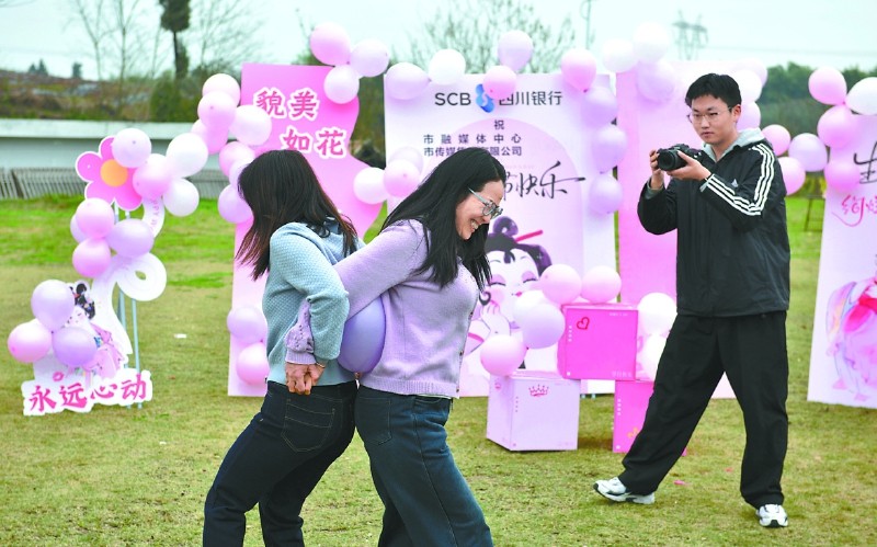 巾帼力量勇担当　铿锵奋进绽芳华