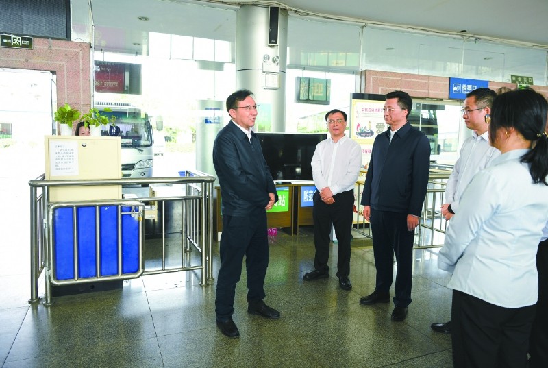 落实安全责任　筑牢安全防线　为人民群众营造平安祥和的节日环境