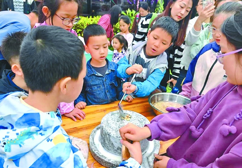 全市各地推出多场主题研学活动，引导青少年走进乡野田园