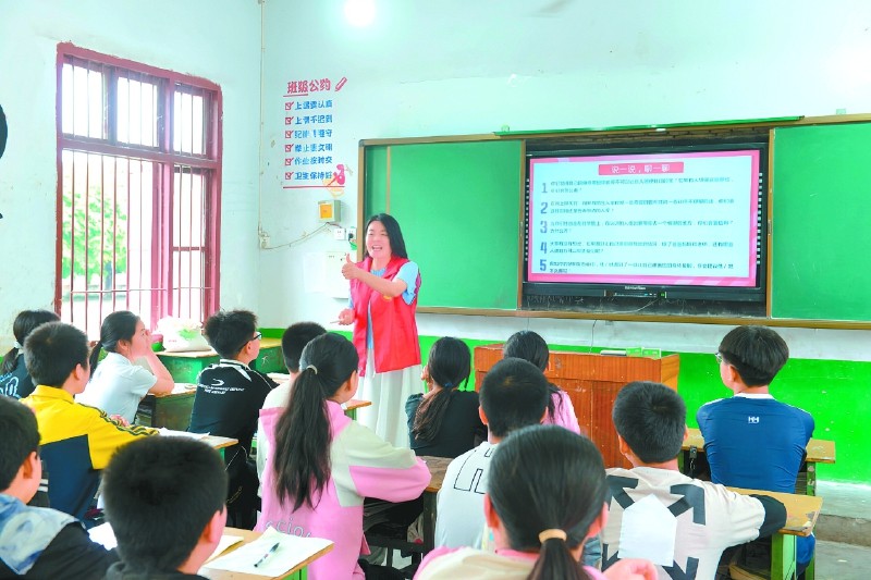 送课下乡　护航青少年健康成长