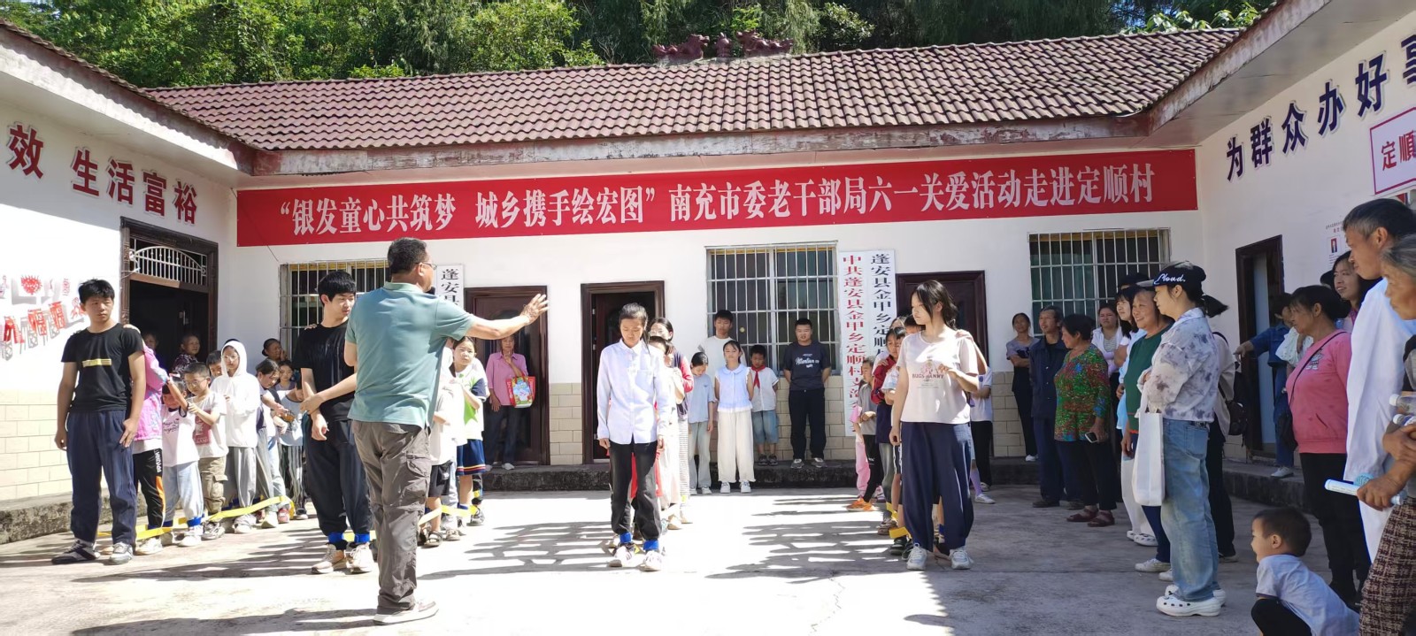 市委老干部局赴帮扶村开展欢庆&ldquo;六一&rdquo;暨&ldquo;强国复兴有我&rdquo;主题活动