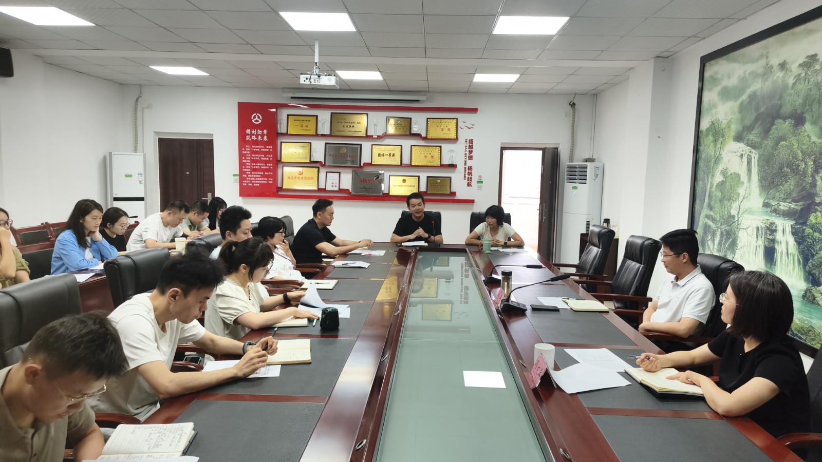 市公路管理局召开青年职工座谈会  赋能青年干部担当成才