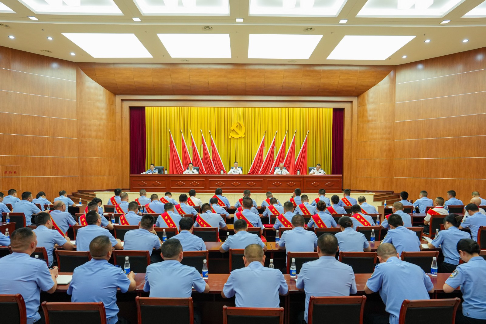 市公安局召开庆祝中国共产党成立105周年大会暨专题党课辅导