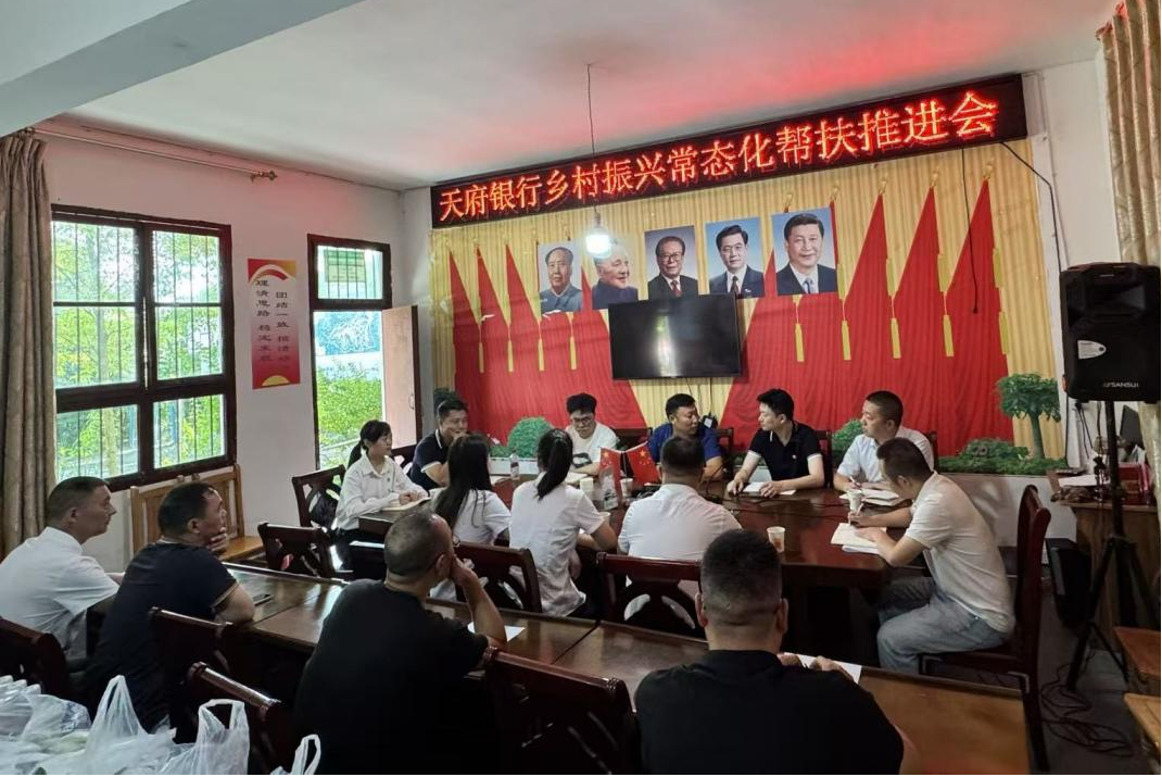 盛夏送清凉　关怀入乡村