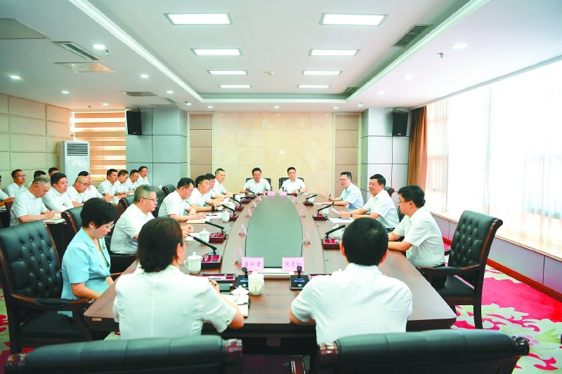 熊隆东走访市人大常委会市政府市政协市纪委监委机关和市委工作部门时强调：凝心聚力　真抓实干　奋力推动全市经济社会高质量发展