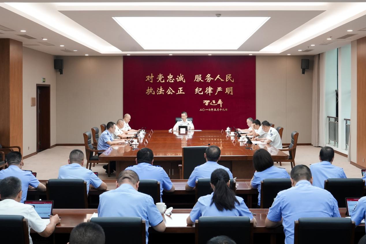 市公安局党委理论学习中心组召开２０２６年第五次学习（扩大）会议