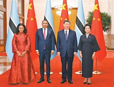 习近平同博茨瓦纳总统博科会谈
